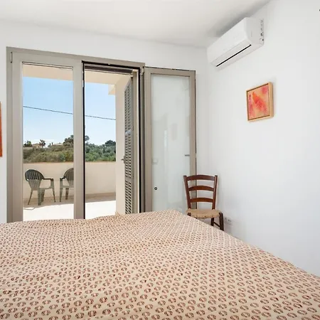 Garlanda 1 Villa