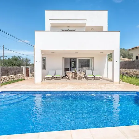 Garlanda 1 Villa Cala Llombards