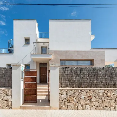 Garlanda 1 Villa Cala Llombards