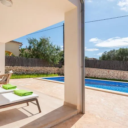 Garlanda 1 Villa Cala Llombards
